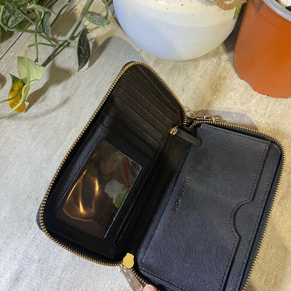 Michael Kors Wallet - Picture 3 of 6